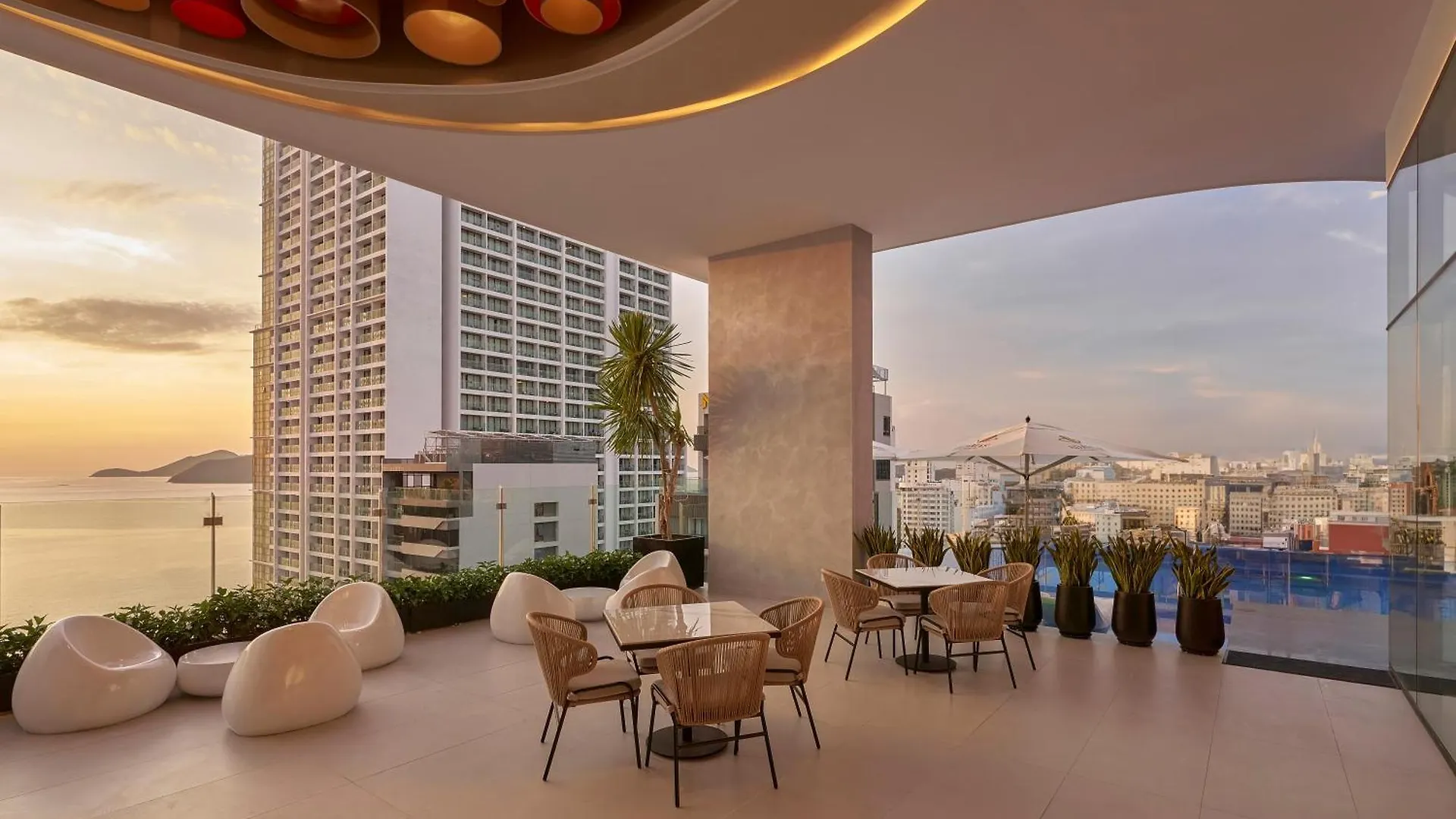 Adamas Boutique Hotel Nha Trang 5*,